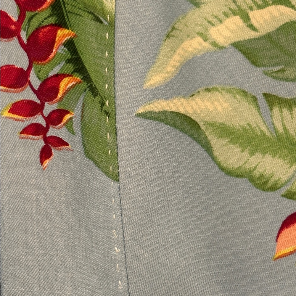 TOMMY BAHAMA NWT Silk Hawaiian Print Mens Button Short Sleeve Shirt Size S - Picture 2 of 15